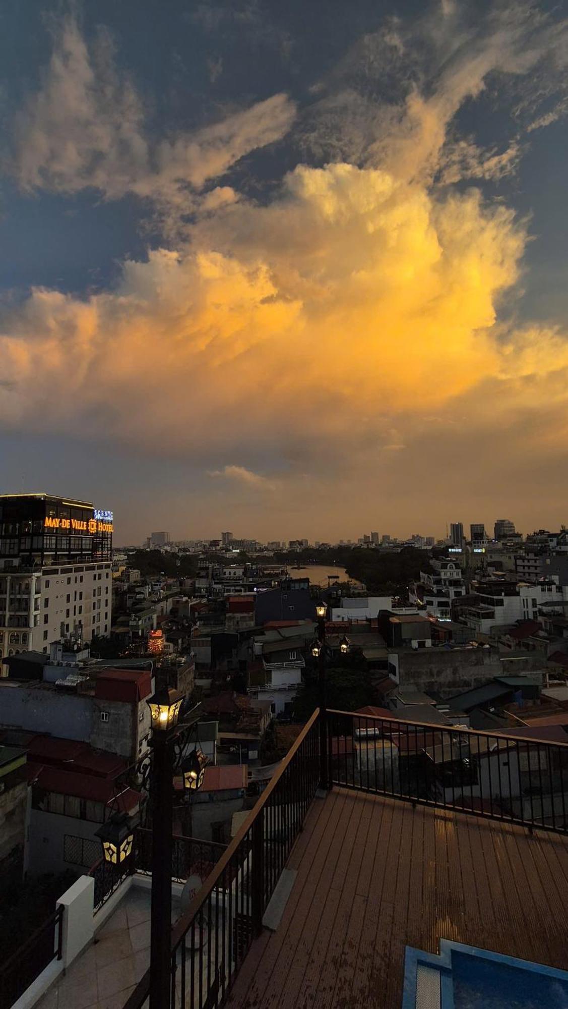 Lakeview Backpackers Hostel & Rooftop Bar Hanoi Exterior photo
